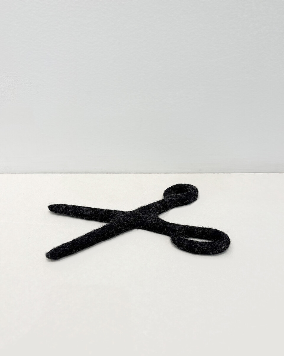 Manuela García; El polvo de los segundos. Viento negro. Tijeras; 2026