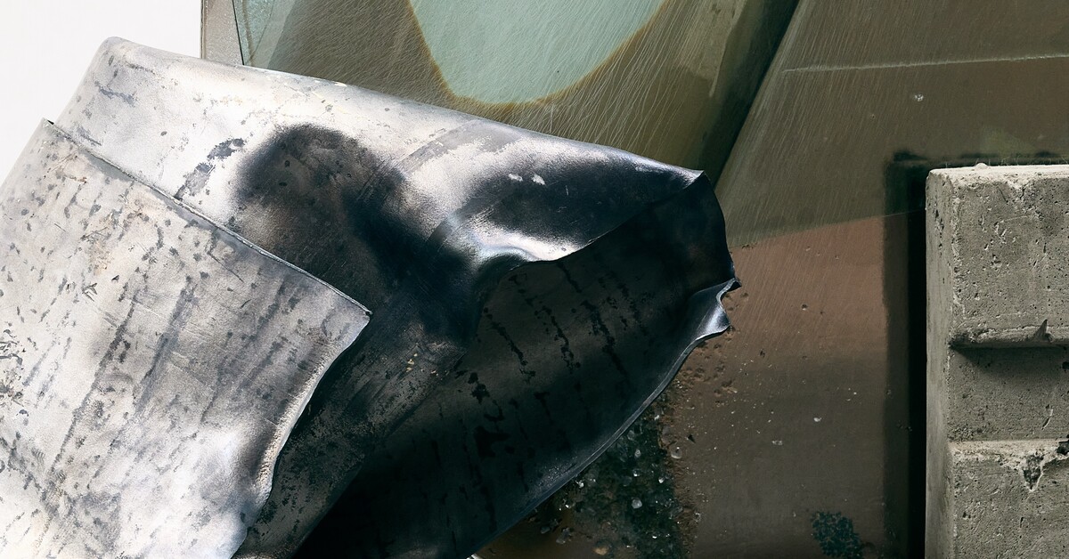 again that certain dark who risks being the forever nocturnal source of light itself